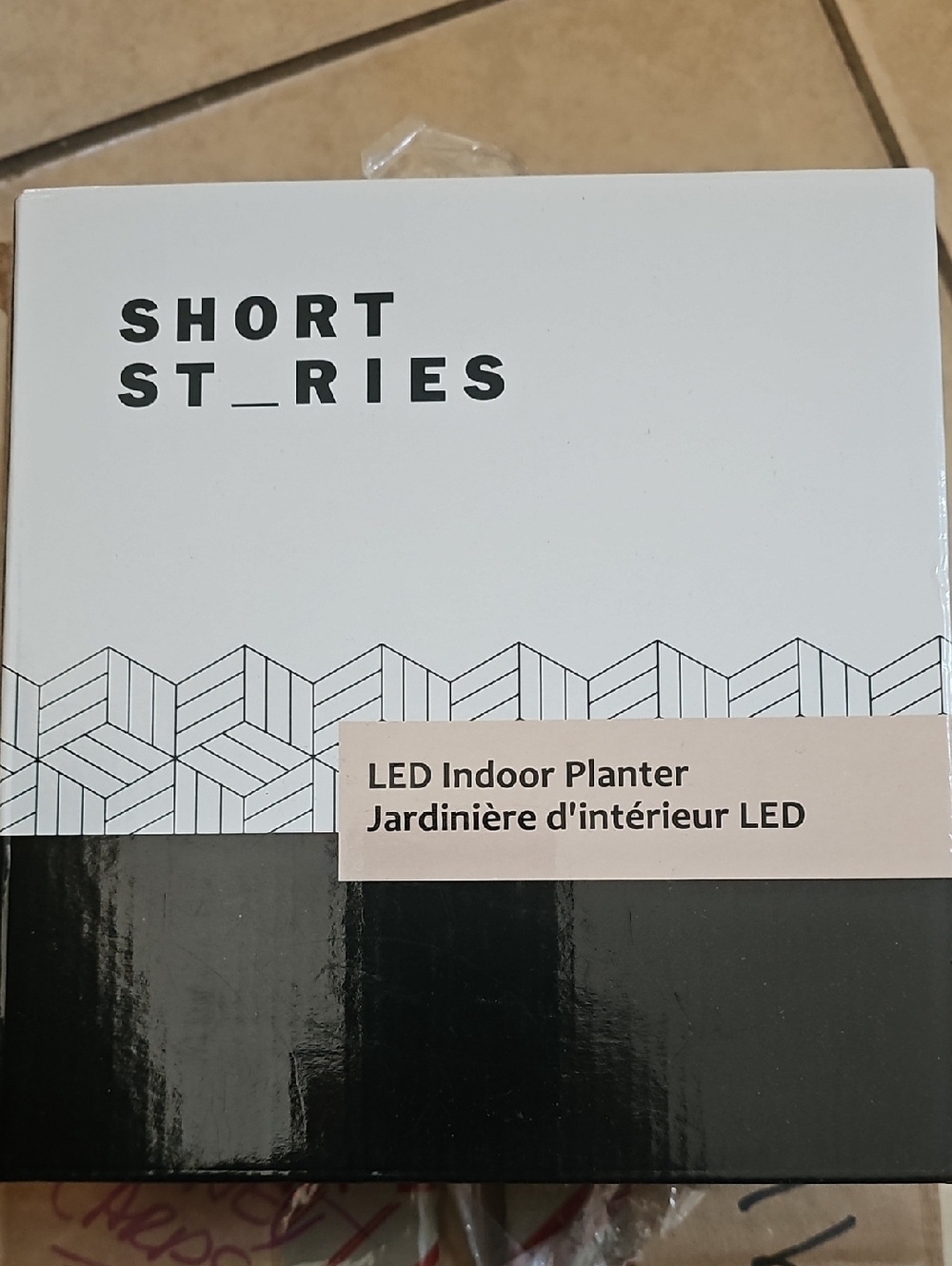 Short Stories NWT LED Indoor Planter - White